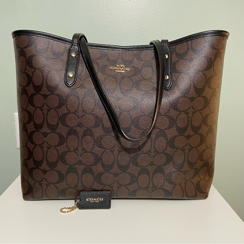 ✨✨SALE✨✨Coach Large Signature Canvas Tote